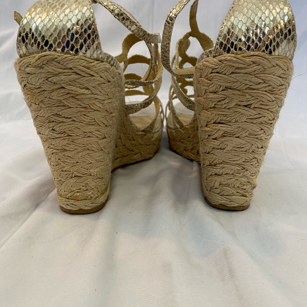 EUC Bakers champagne metallic platform strappy sandals - Picture 3 of 5